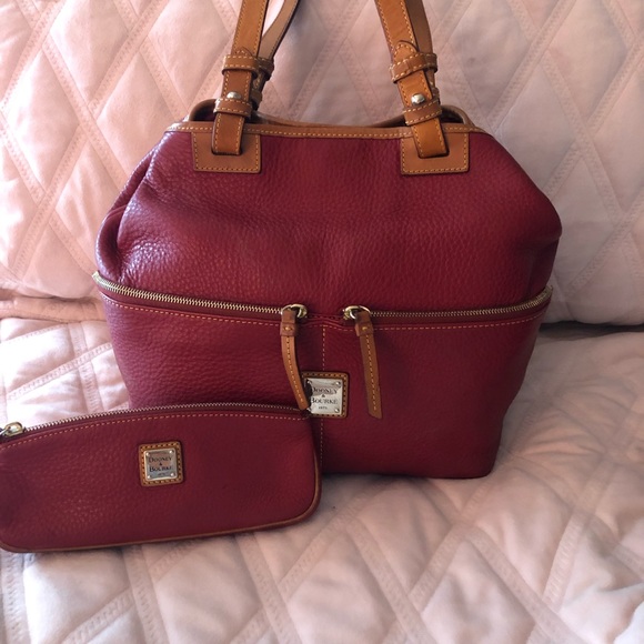 Dooney & Bourke Red Large Handbag with matching Makeup Bag - Picture 2 of 14